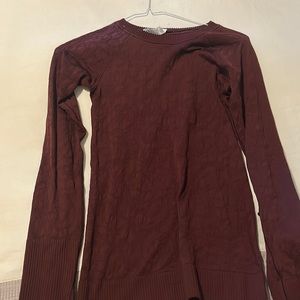 Lululemon size 2 long sleeve dry fit maroon